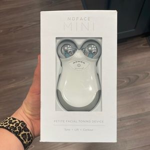 NuFace Mini Facial Toning Device BNIB
